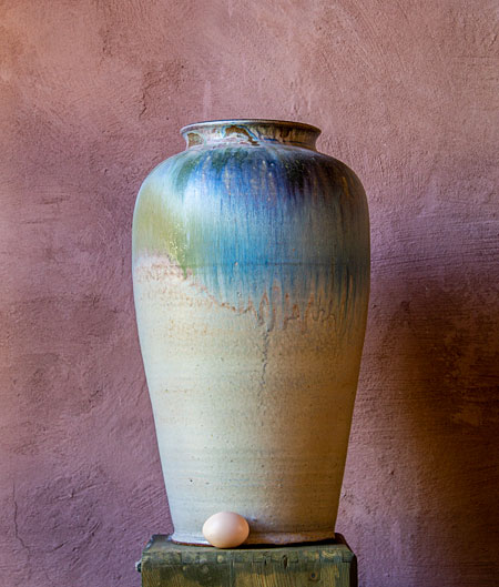Bodenvase mit Ei